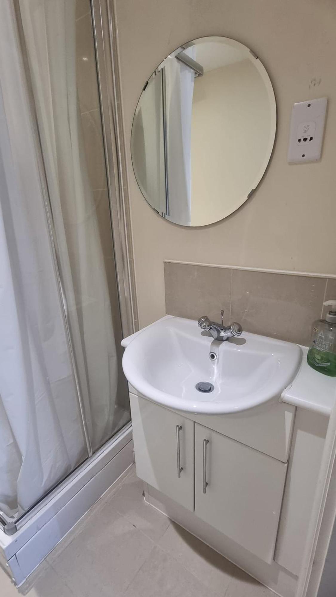 Central Spacious And Secure With A Double Bed Edgware Ngoại thất bức ảnh